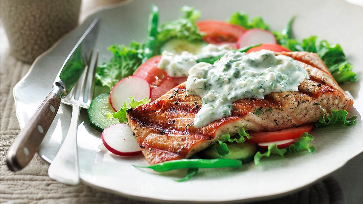 grilled-salmon-salad-feta-dressing