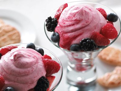树莓奶油与浆果