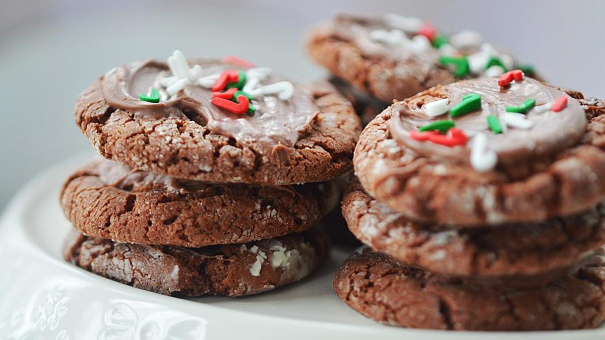 chocolate-mint-crinkle-cookies