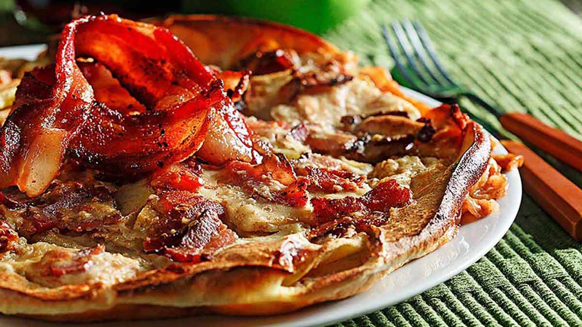 baked-apple-and-bacon-pancake
