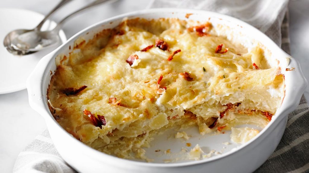 Scalloped-Potatoes-With-Bacon-And-Sundried-Tomatoes