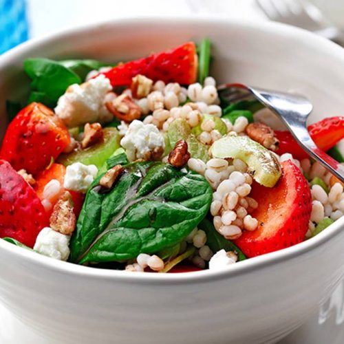 barley-salad-with-spinach-and-strawberriesgydF4y2Ba
