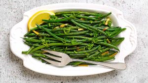 blistered-green-beans-with-gingergydF4y2Ba